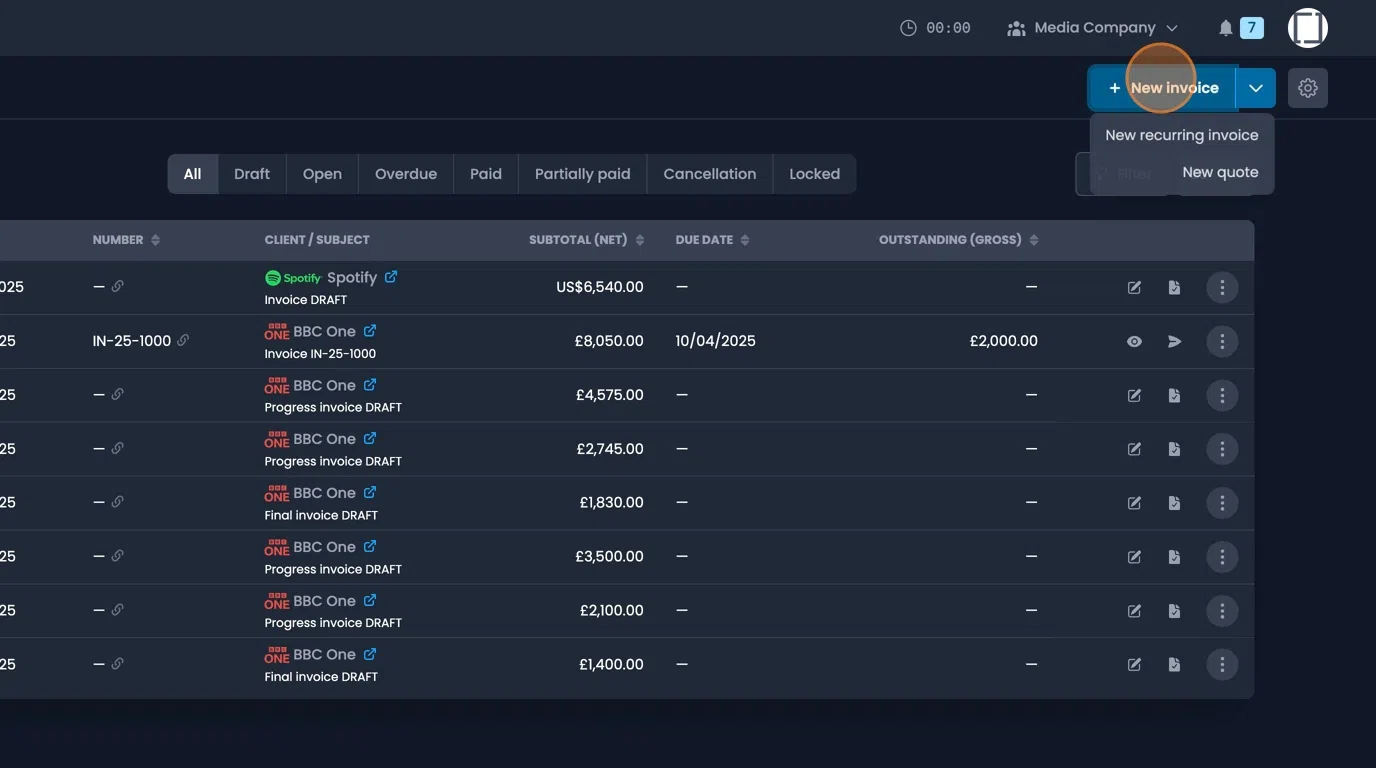 New invoice dropdown menu with options for standard and recurring invoices